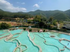 -十万大山布透温泉