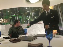 -广州塔卢特斯法国旋转餐厅