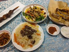 碎肉抓饭-巴扎美食·新疆菜·西域歌舞表演餐厅(新疆大厦店)
