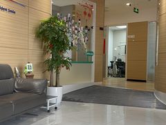 -瑞尔齿科(上海长风大悦城店)