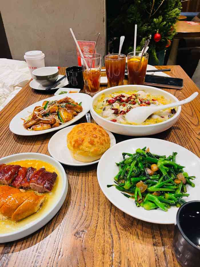 新旺茶餐厅(汉口路店)-"很晚了,走进餐厅已经快十点了,服务生,很.