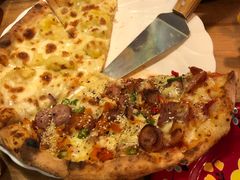 狂野披萨拼榴莲披萨-盘炉forenza·云贵川融合小食堂 ( 钟楼中柳巷店)