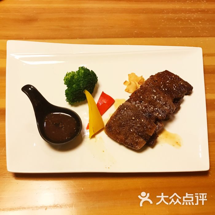 王鼎玉食