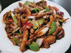 爆炒猪鞭-金卯白肉罩火烧