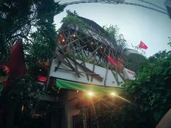 -Cuc Gach Quan Restaurant