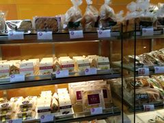 面包甜点陈列柜-凯司令西点房(虹桥路站店)