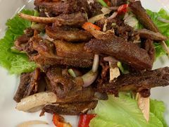 干炸小鱼-芦茨金富饭庄·25年老字号·专做稻草鸡