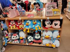 -名创优品(北京新中关购物中心地铁层店)