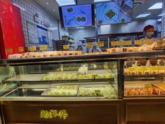 面包甜点陈列柜-鲍师傅糕点(江苏路店)