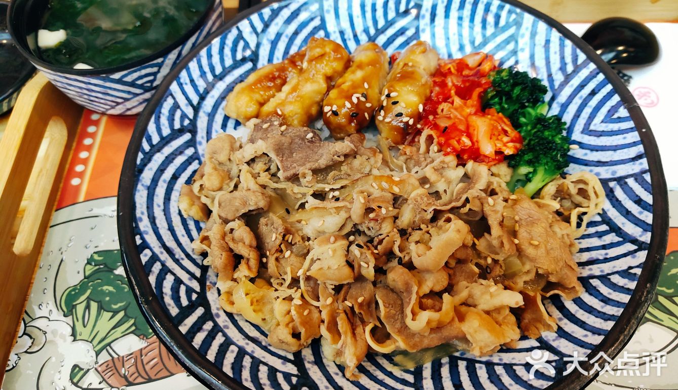 藏在万达金街二楼的平价丼饭小店
