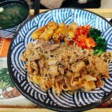 藏在万达金街二楼的平价丼饭小店