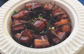 Rice Straw Braised Pork