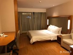 -全季酒店(重庆李子坝牛角沱地铁站店)