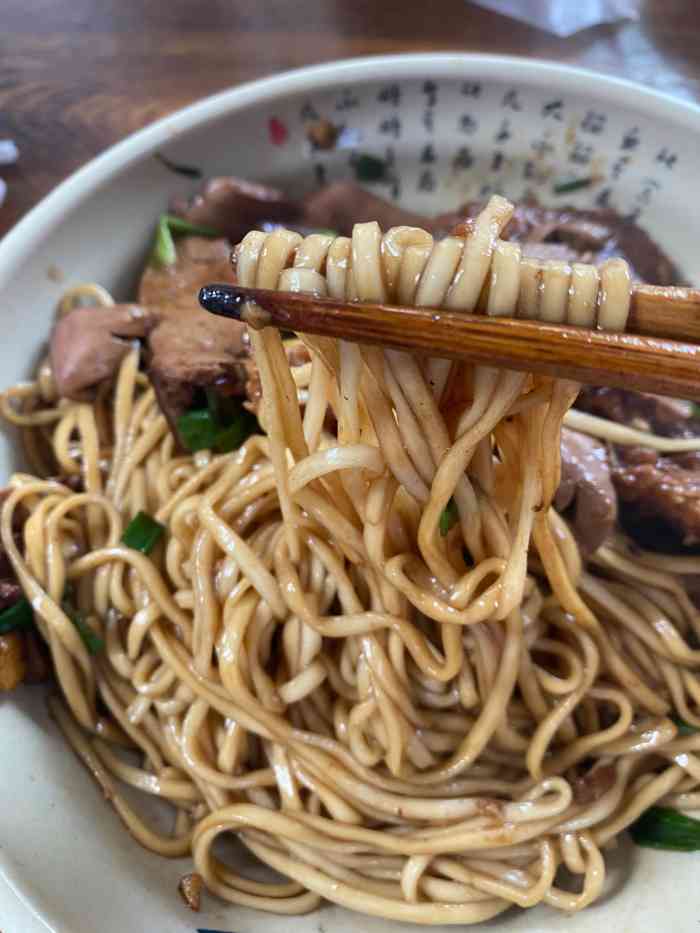 无名氏面馆"杭州的面馆也是地方特色.每个食客都有自己.