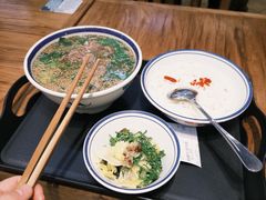 -云阿蛮云南生烫牛肉米线(奉贤路店)
