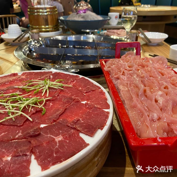 价格稍稍贵点，性价比一般般