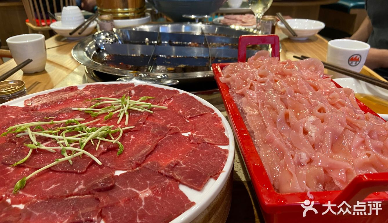 价格稍稍贵点,性价比一般般