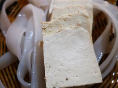 冻豆腐-洞庭洲·防空洞火锅·烧烤·铜锅涮肉(新百广场店)