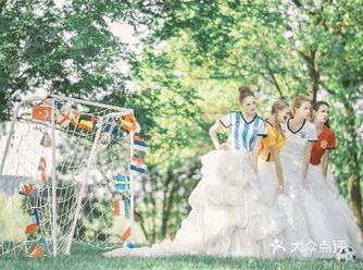 最近收集了很多国外主题婚礼的资料，不得不说国外的人真