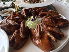 玻璃皮润烧乳鸽王-富力丽思卡尔顿酒店·丽轩中餐厅