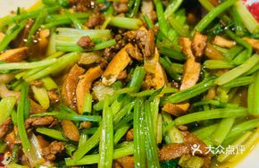 Stir-fried Celery with Tofu Skin and Pork Strips
