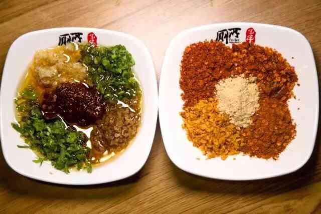 蜀锦香厕所串串-"实在是太辣了,越吃越辣,越吃越麻,服务员.