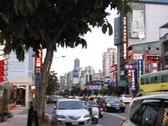 -六合夜市