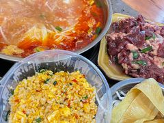 -黄利砖万峰林布依特色酸笋牛肉馆