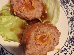 鸭蛋黄狮子头-春水锅贴·传统鲁菜(大明湖店)