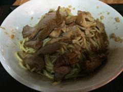 -松树干拌面店