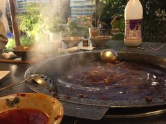-茅草房·河畔园林火锅