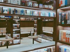-钟书阁(群光广场店)