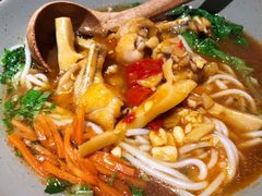 泡椒酸笋牛蛙面-百春原湖南牛肉粉(百联世纪店)
