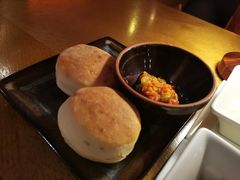 餐前面包配自制辣椒酱-Tajine Moroccan塔金摩洛哥中东餐厅