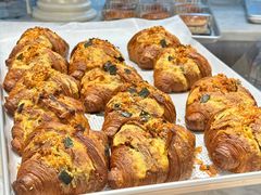 墨西哥辣椒香肠芝士可颂卷-HOT CRUSH趁热集合·现烤面包(环球港店)