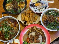 -爆炸头阿姨小四川正宗川味小吃(无任何分店)