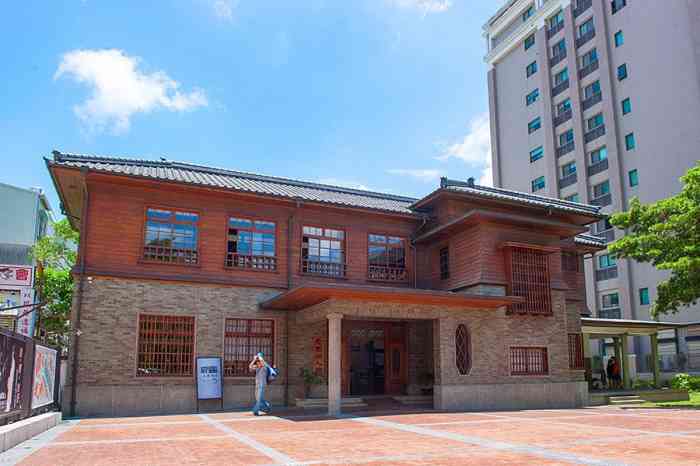 台南爱国妇人会馆-"日据时代风格的老建筑,就在佳佳冰果室旁边.