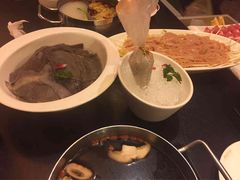 毛肚&nbsp;虾滑-小天鹅火锅·一线江景洪鼎旗舰店(洪崖洞店)