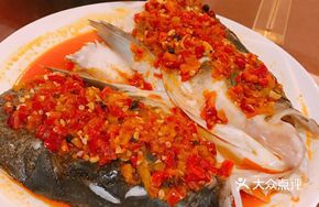 Steamed Fish Head with Chopped Chili in Clay Pot