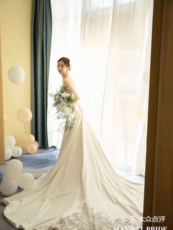 这是什么神仙缎面婚纱，美爆了