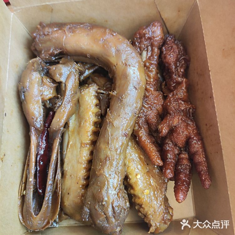 就在步行街，可以免费领一分钱不花[爱吃]