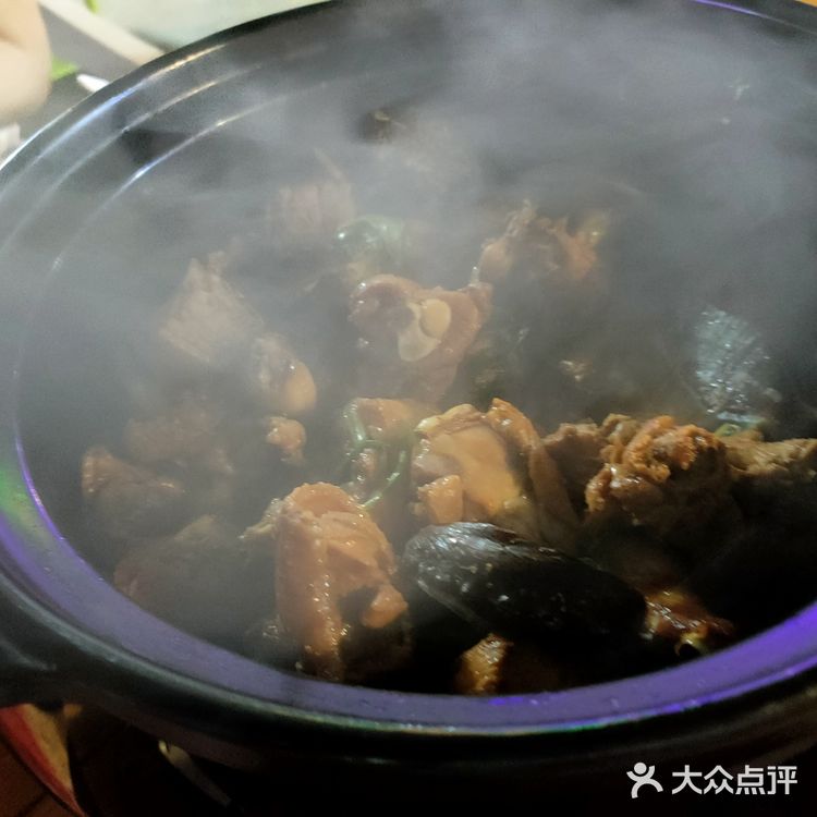 再浇上他们的酱汁，很是入味，我觉得还是非常好吃的