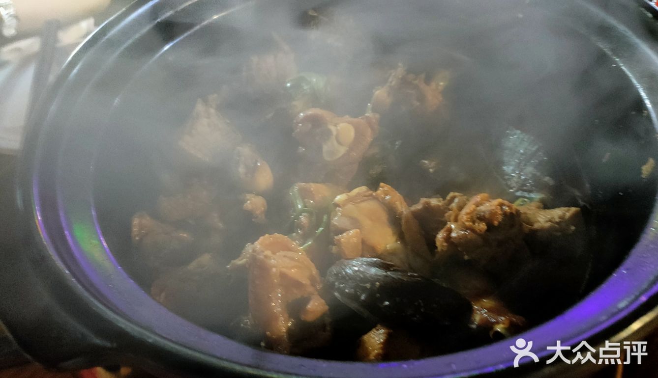 再浇上他们的酱汁，很是入味，我觉得还是非常好吃的