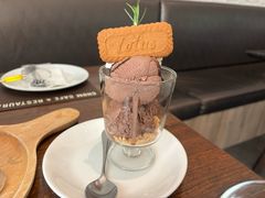 -Chom Cafe and Restaurant