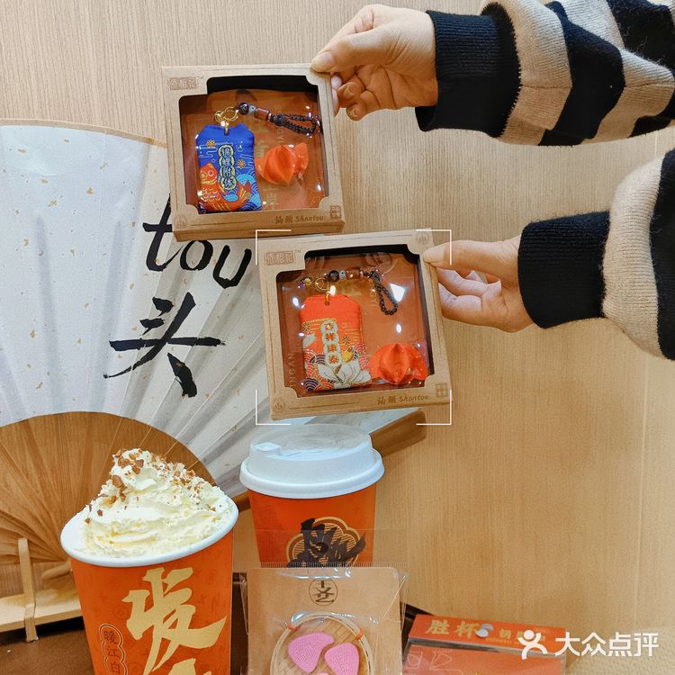 来汕头游玩!是谁还没拥有这杯小茶壶奶茶!!