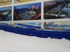 -乔波室内滑雪场