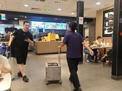 -麦当劳(上海虹桥站30B检票口楼上)