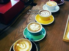 -新华里咖啡书吧(新华书店小寨店)