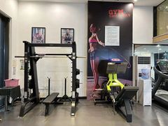 -思迈威健身(积玉桥万达店)