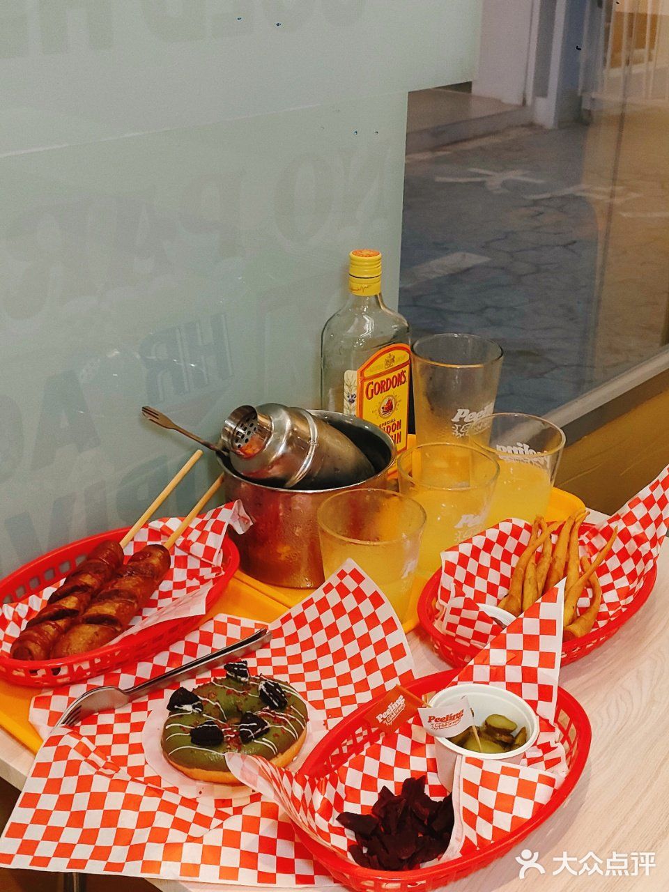 观音山这家新晋网红店，橙色帐篷，黄色的小楼
